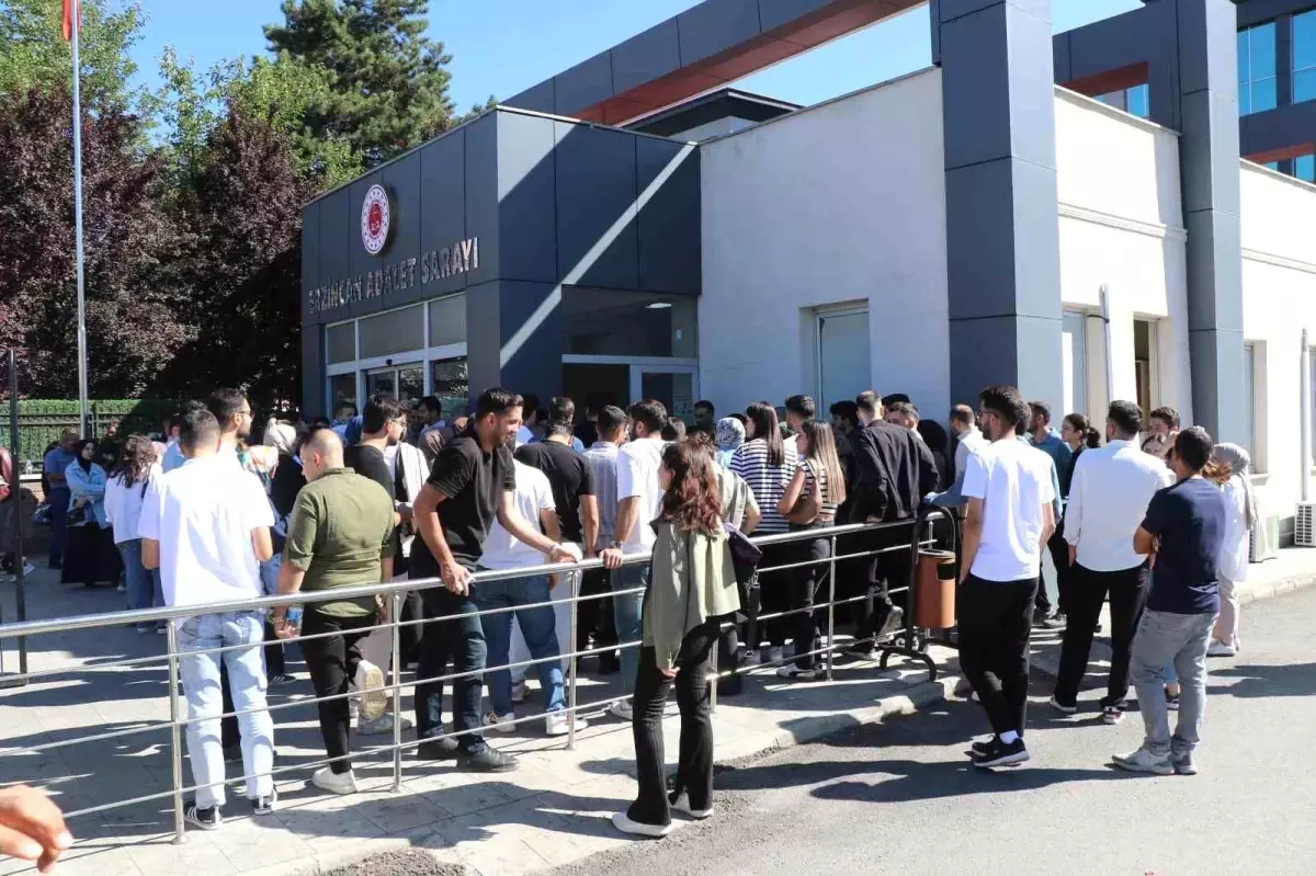 Erzincan Adliyesi'nde Zabıt Katipliği Sınavı Yoğunluğu