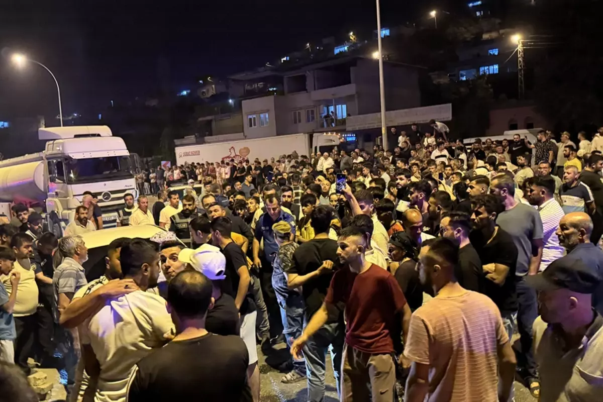 İlçeyi ayağa kaldıran kaza! Vali gelip kalabalığı ikna etti
