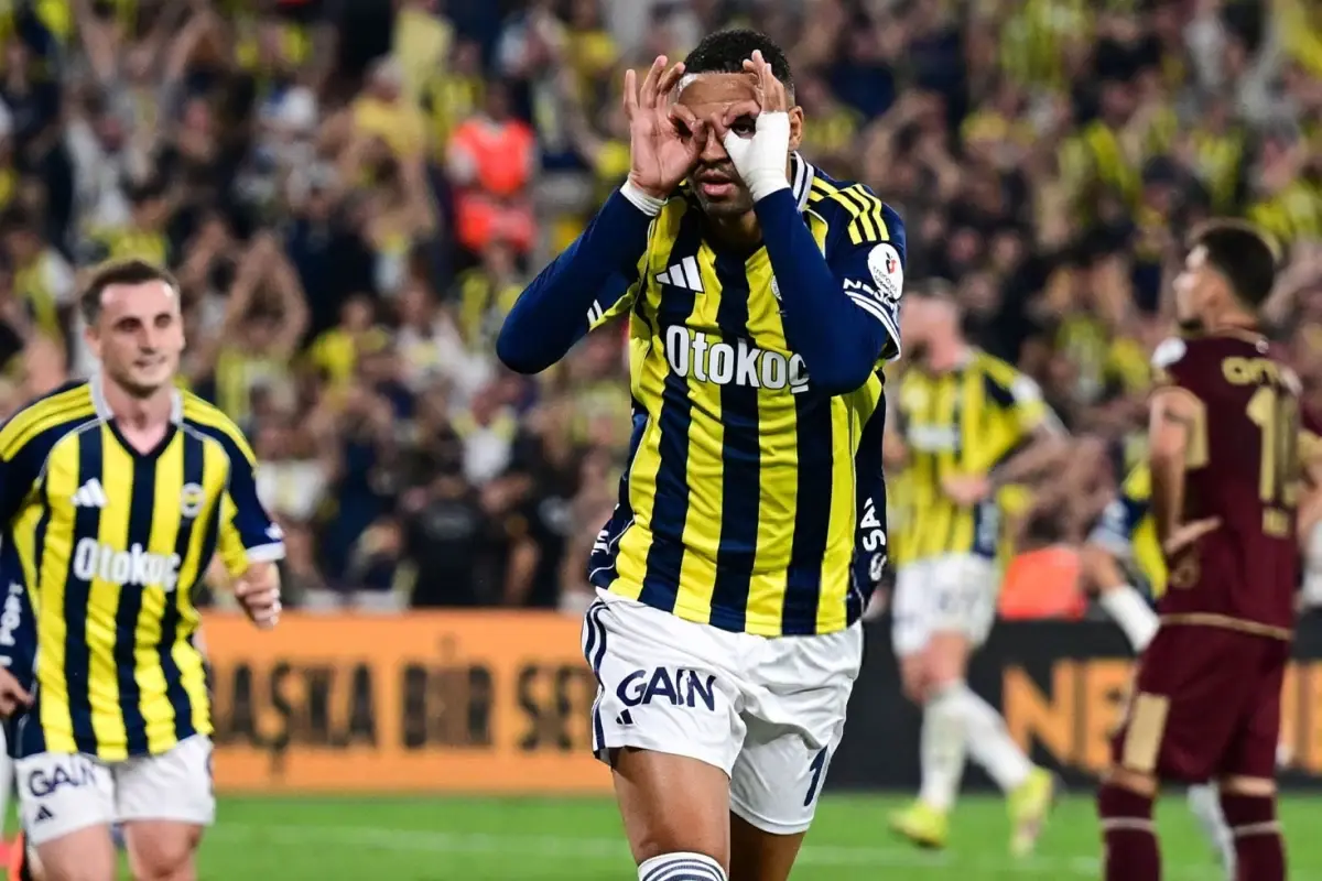 Kadıköy'de olaylı derbi Fenerbahçe'nin