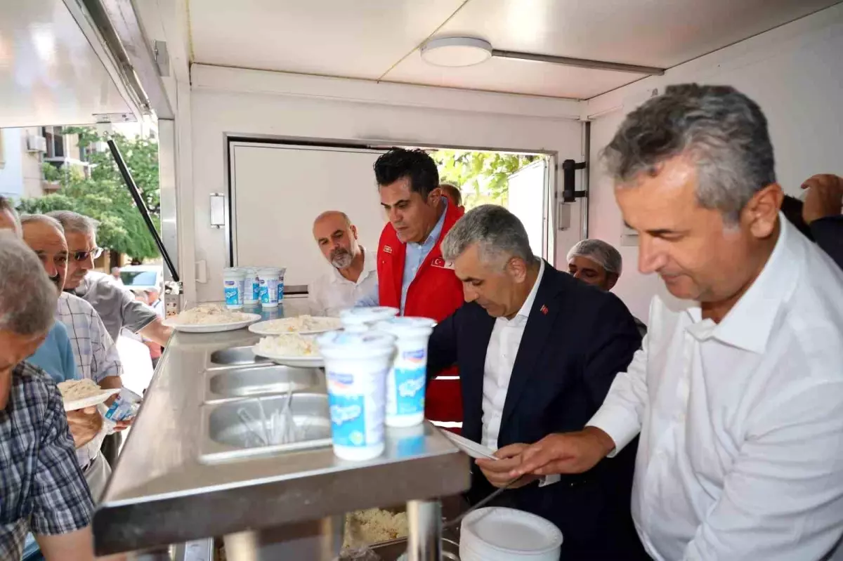 İzmir'de Şehit Polisler İçin Anma Etkinliği Düzenlendi