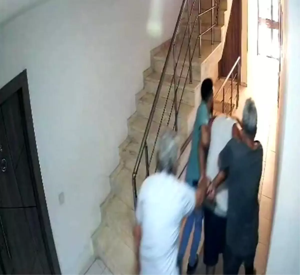 Kuşadası'nda Dolandırıcılık Suçundan Aranan Şahıs Yakalandı
