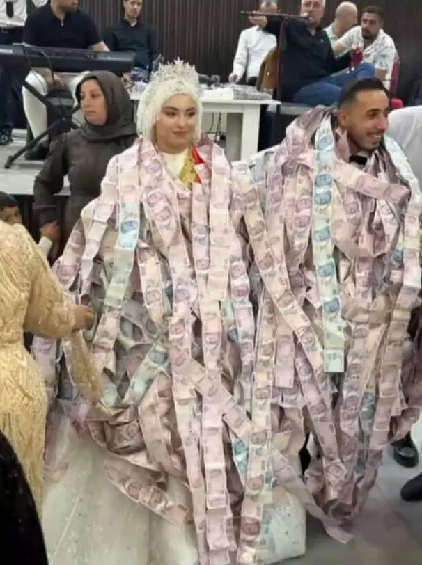 mardin de damada 200 liralik banknotlardan olusan 19047453 2582 m