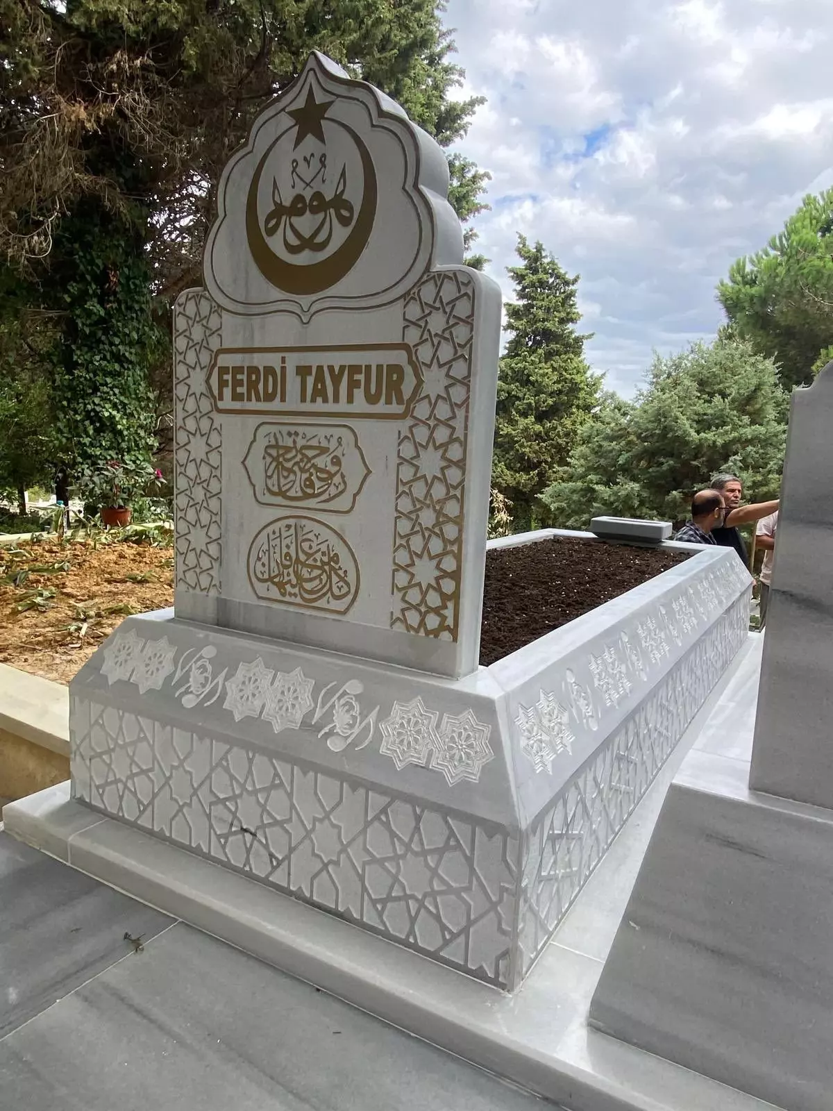 Ferdi Tayfur'un Kabri, MHP Lideri Bahçeli Tarafından Yaptırıldı