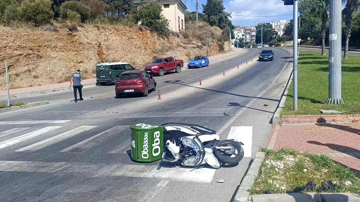 Antalya'da Otomobil ile Motosiklet Çarpıştı: Bir Yaralı