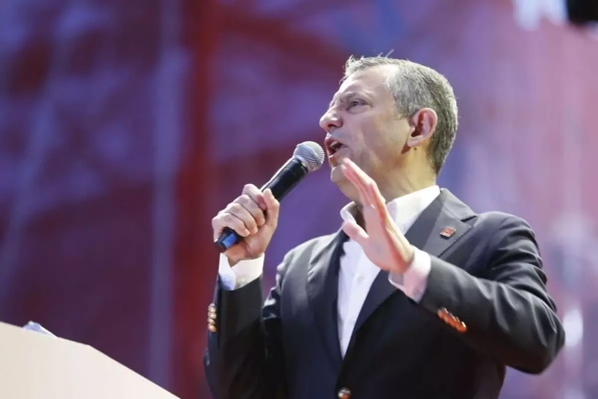 Özgür Özel AK Parti'ye geçen belediye başkanlarına çattı