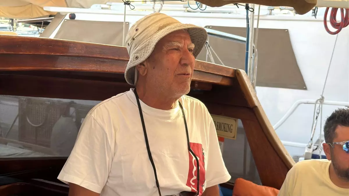 Son Süngercinin 60. Yıl Dalışı: 'Aksona Mehmet' Ege Denizi'nde Yol Alıyor