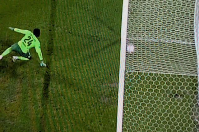 Did the ball cross the line? Fenerbahçe's goal protest