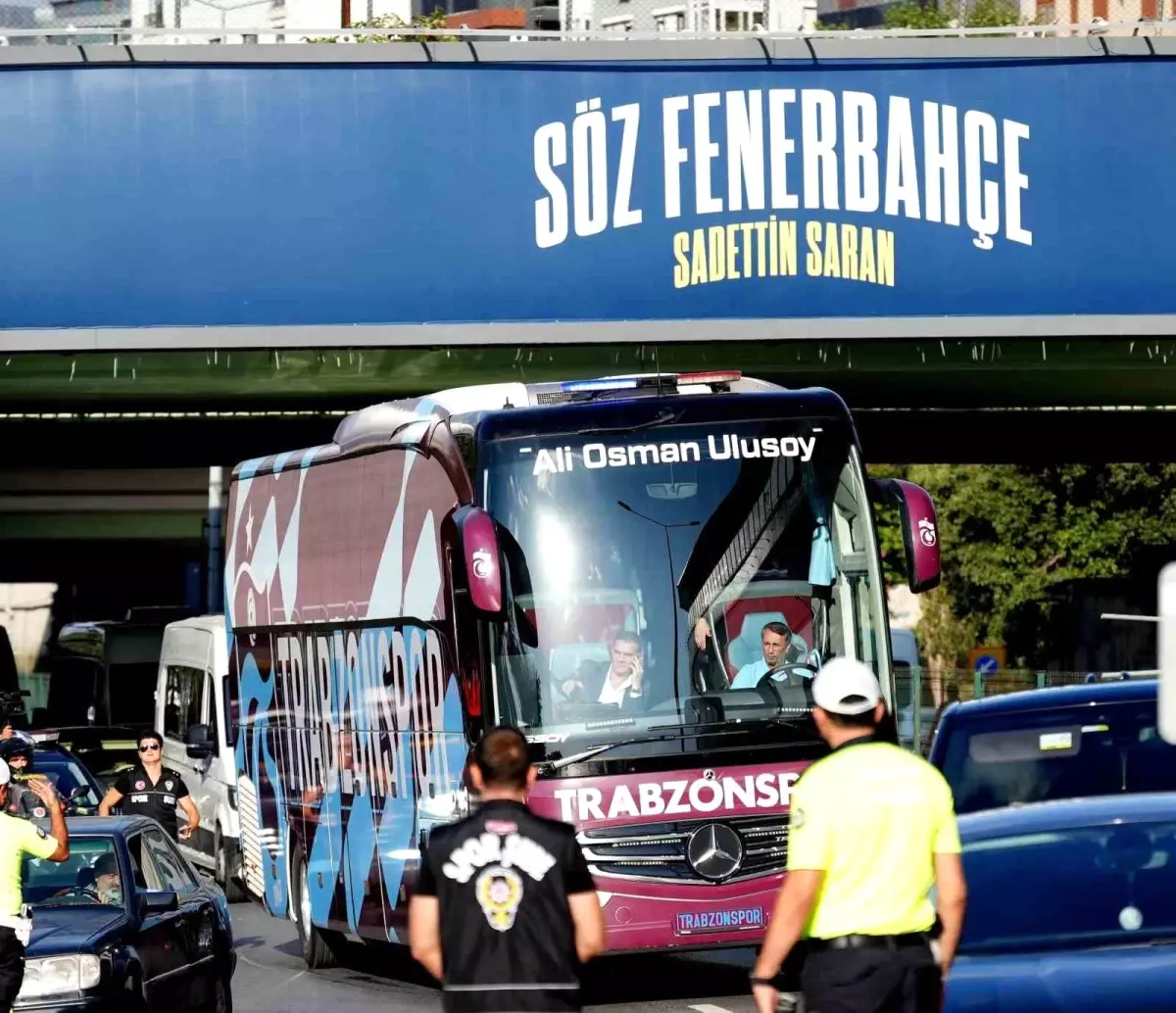Trabzonspor, Fenerbahçe Maçı İçin Kadıköy'e Geldi