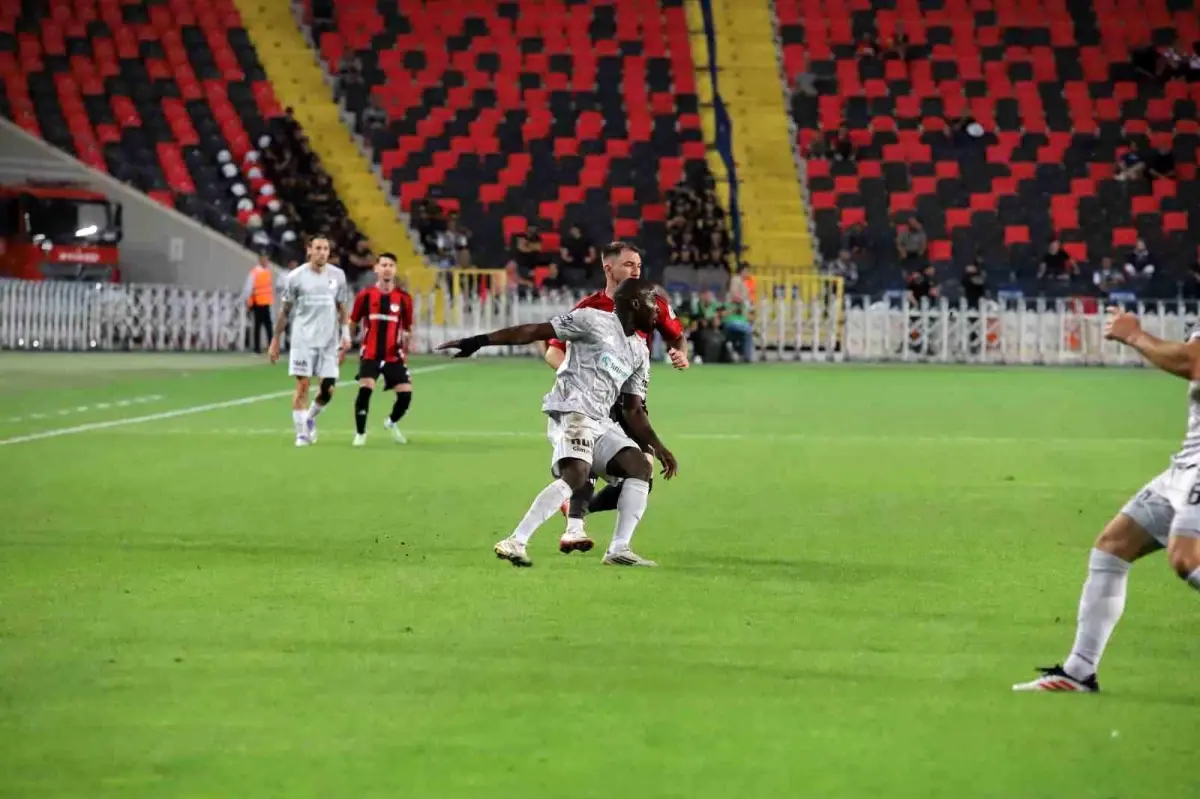 Gaziantep FK - Kocaelispor Maçı Golsüz Devam Ediyor