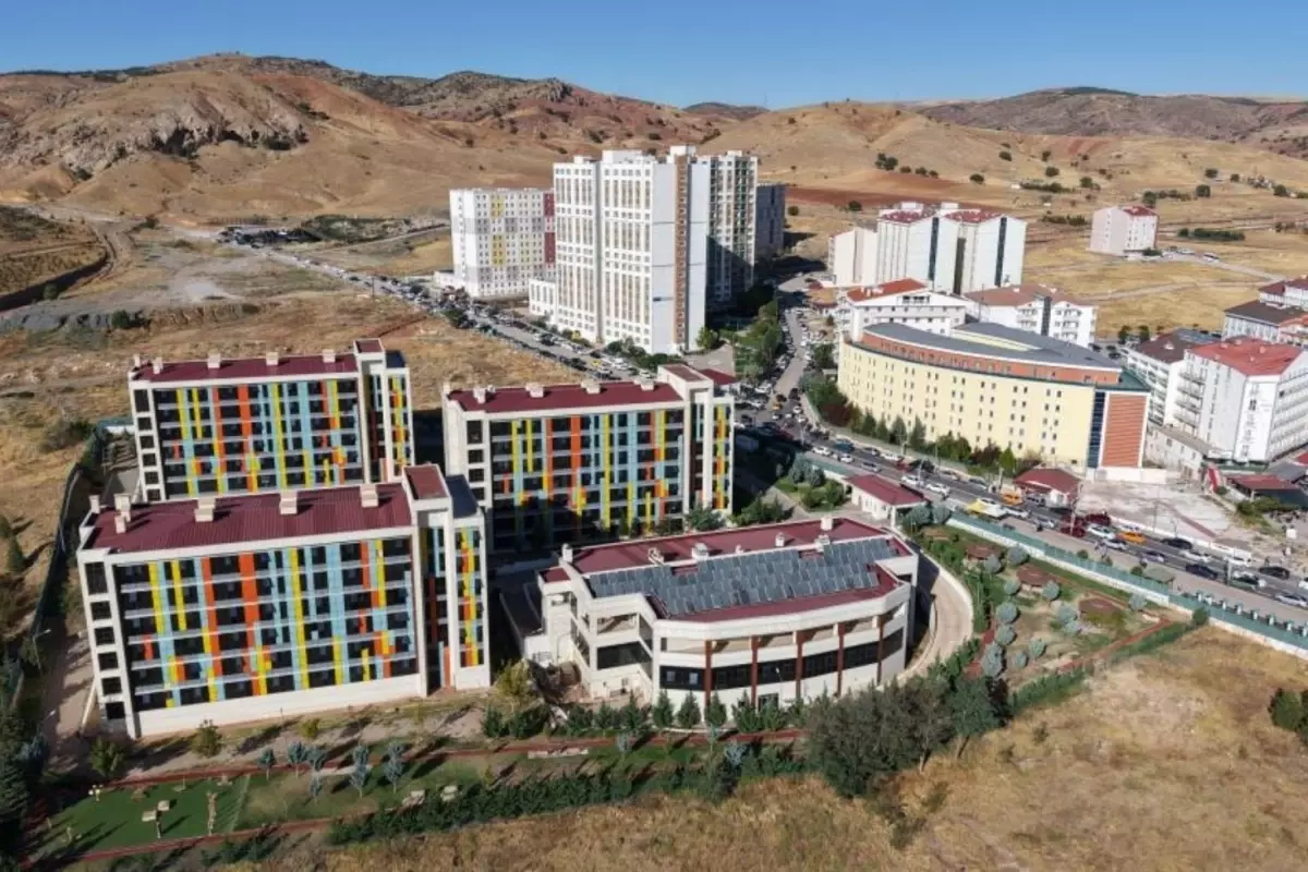 Üniversite öğrencileri ile ilçe nüfusu ikiye katlandı: Yurtlarda doluluk oranı yüzde 90'ı aştı