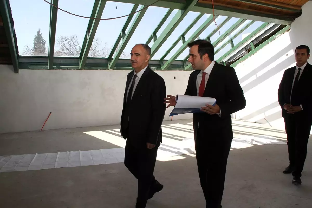 Vali Özkan Kula'da Çeşitli Temaslarda Bulundu