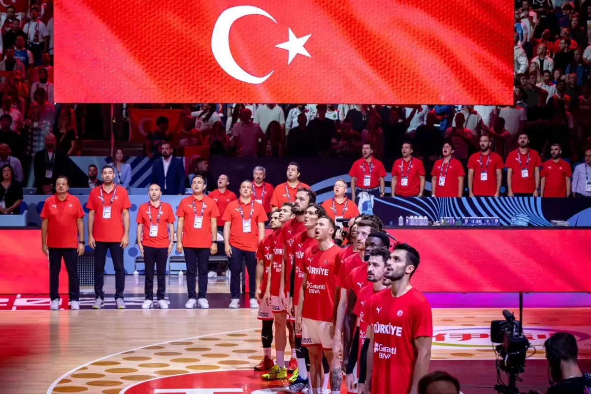 Yaşattığınız gurur yeter! A Milli Basketbol Takımımız Avrupa ikincisi