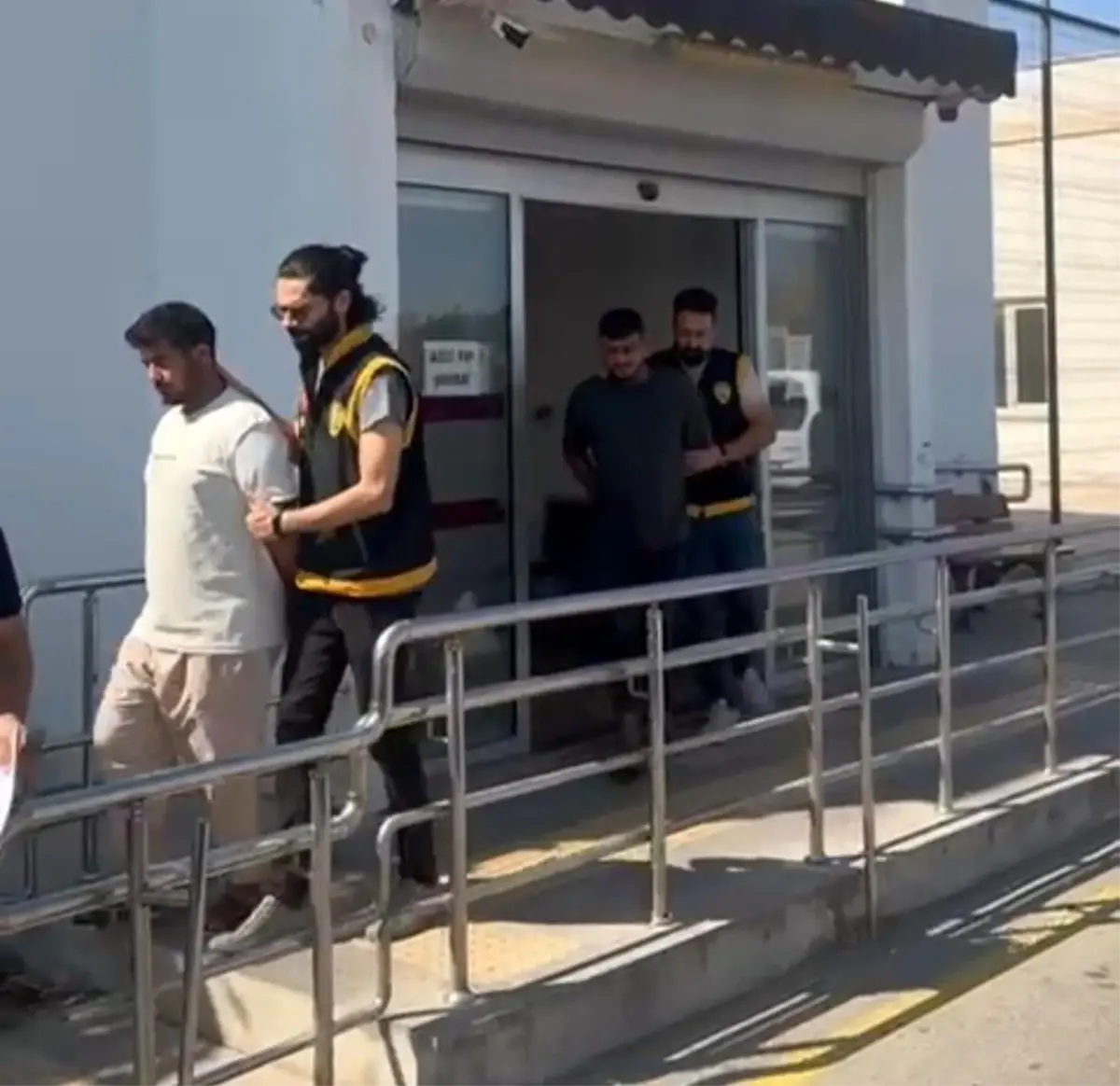 Adana'da Tabanca ile Ateş Eden 2 Şüpheli Tutuklandı