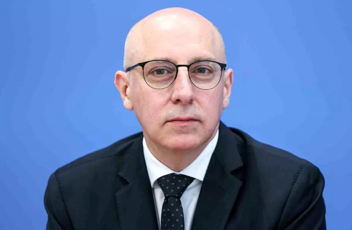 Almanya'da İlk Defa Göçmen Kökenli Bir Kişi İç İstihbarat Teşkilatının Başkanı Oldu