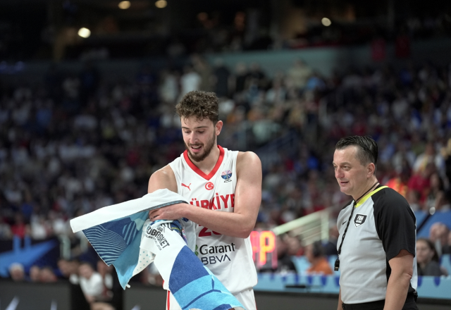 You need to see the headlines: The European press is talking about the 12 Giant Men