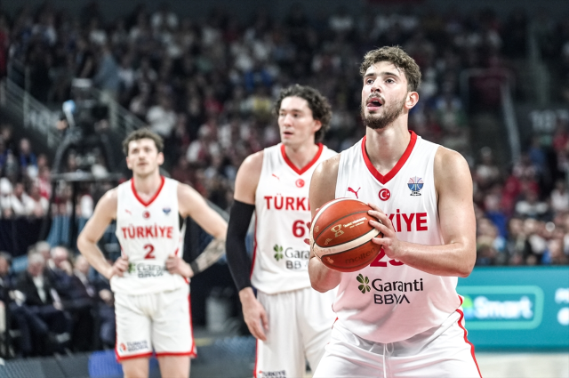 You need to see the headlines: The European press is talking about the 12 Giant Men