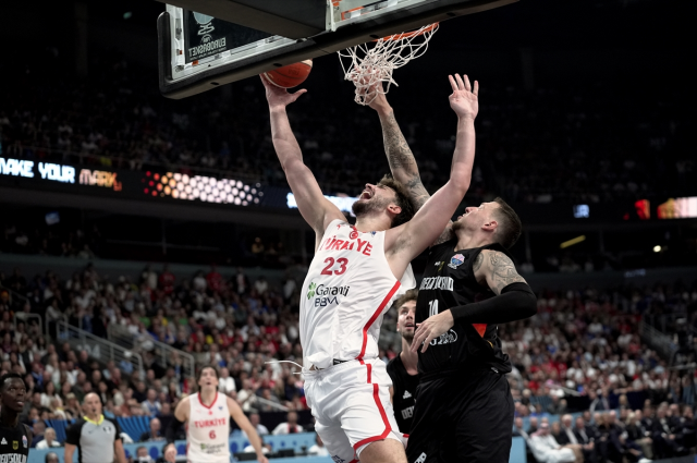You need to see the headlines: The European press is talking about the 12 Giant Men
