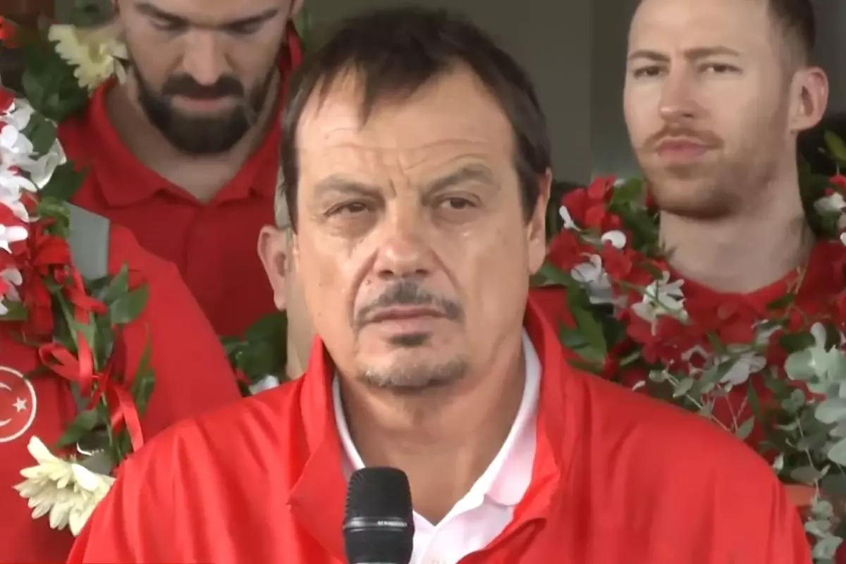 Ayakta durmakta bile zorlandı! Ergin Ataman'ın zor anları