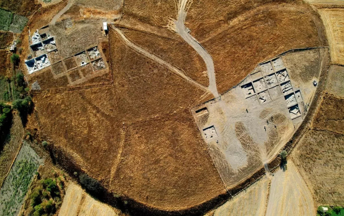 Tavşanlı Höyük'te Tunç Çağı'na Ait Önemli Keşifler Yapıldı