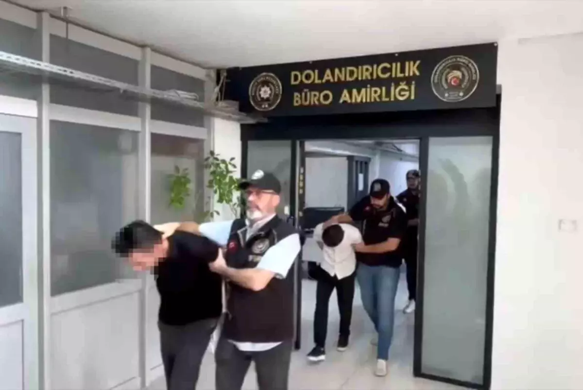 İzmir'de 20 Milyon TL'lik Dolandırıcılık Çetesi Çökertildi