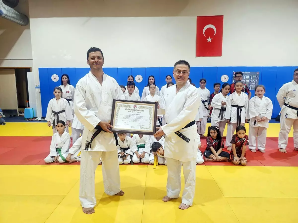 Başsavcı Oğuzhan Dönmez, 30 yıl aradan sonra siyah kuşak diploması aldı
