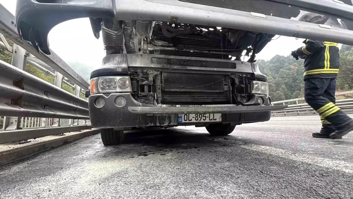 Bolu Dağı Tüneli'nde Mobilya Yüklü Kamyonda Yangın Çıktı