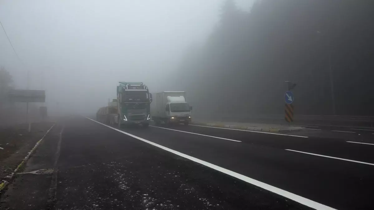 Bolu Dağı'nda Sis Etkili, Görüş Mesafesi 20 Metreye Düştü