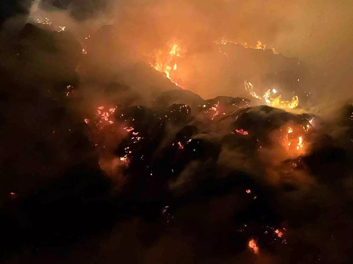 Burdur'da Yangın: 2 Bin Saman Balyası Yandı
