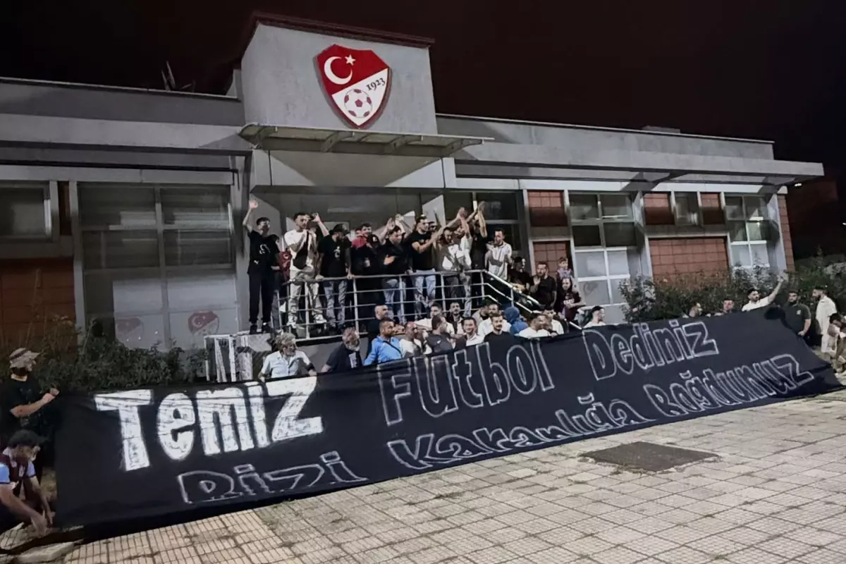 Büyük protesto: Trabzonspor taraftarı, TFF binasına gitti
