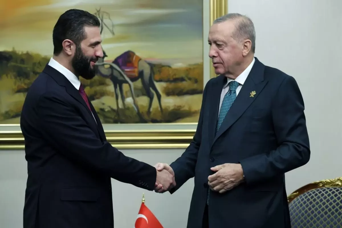 Cumhurbaşkanı Erdoğan Katar'da Ahmed Şara ile görüştü! Dikkat çeken YPG/PKK vurgusu
