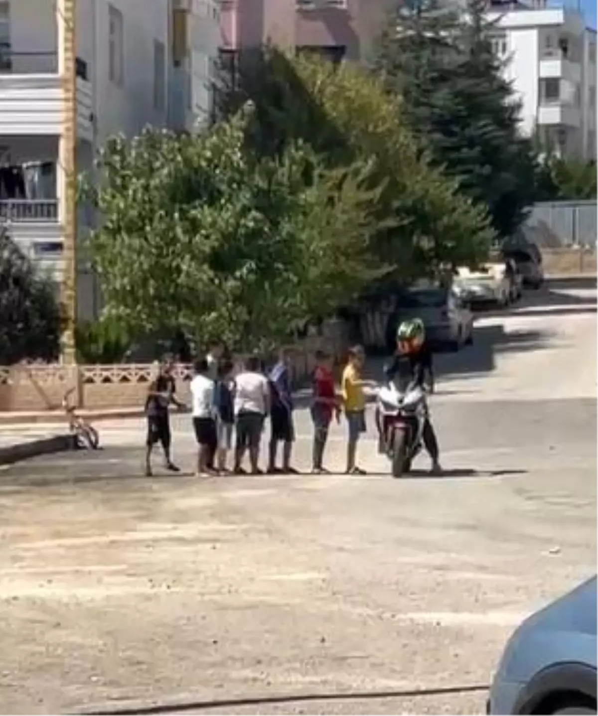 Elazığ'da Motorcu Çocuklarla Keyifli Anlar Yaşadı