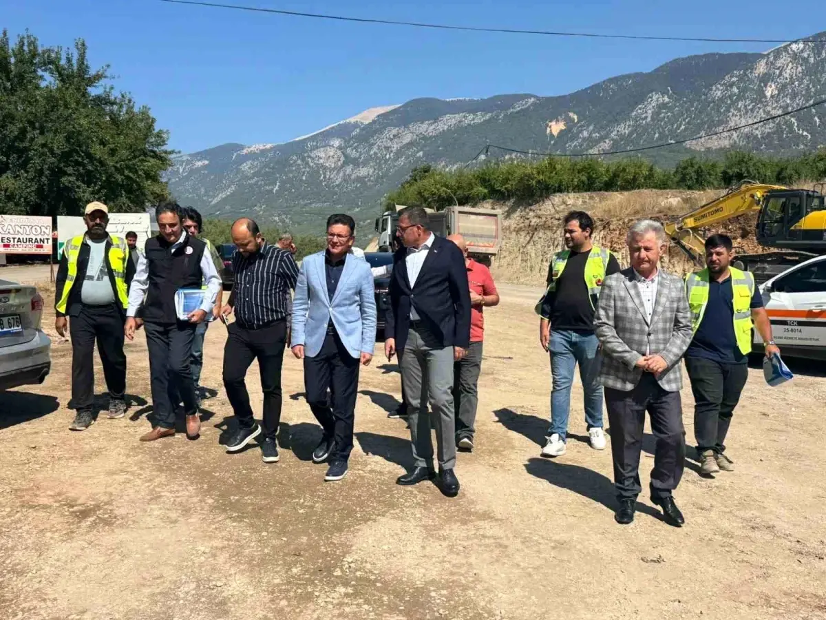 Elmalı-Finike Bölünmüş Yol Çalışmaları Devam Ediyor