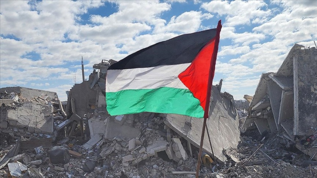 Bold statement on the Emmy stage: Jewish actress Einbinder's message for freedom for Palestine
