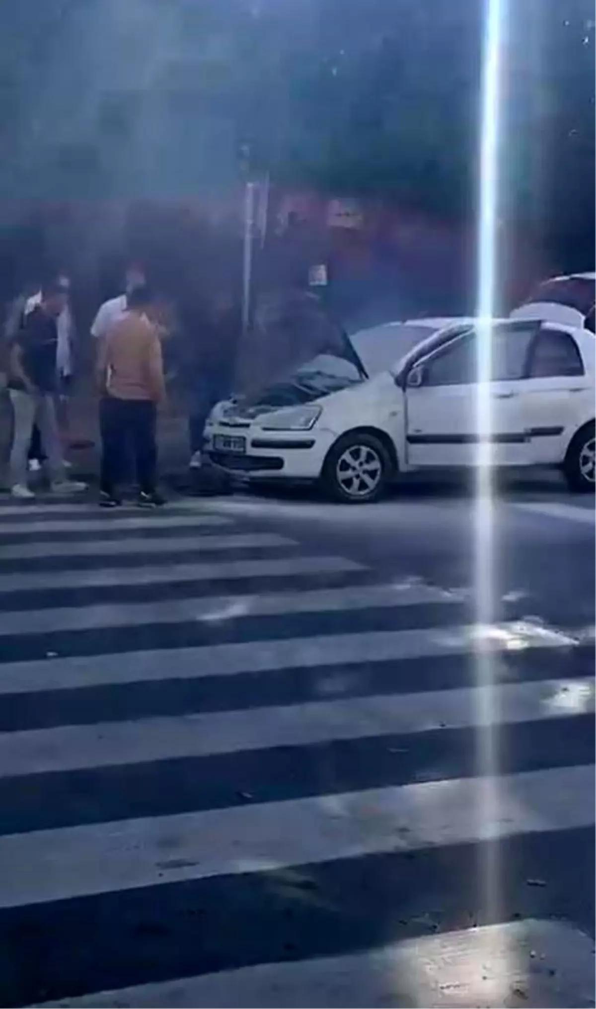 Esenyurt'ta Park Halindeki Araç Yangın Çıkardı