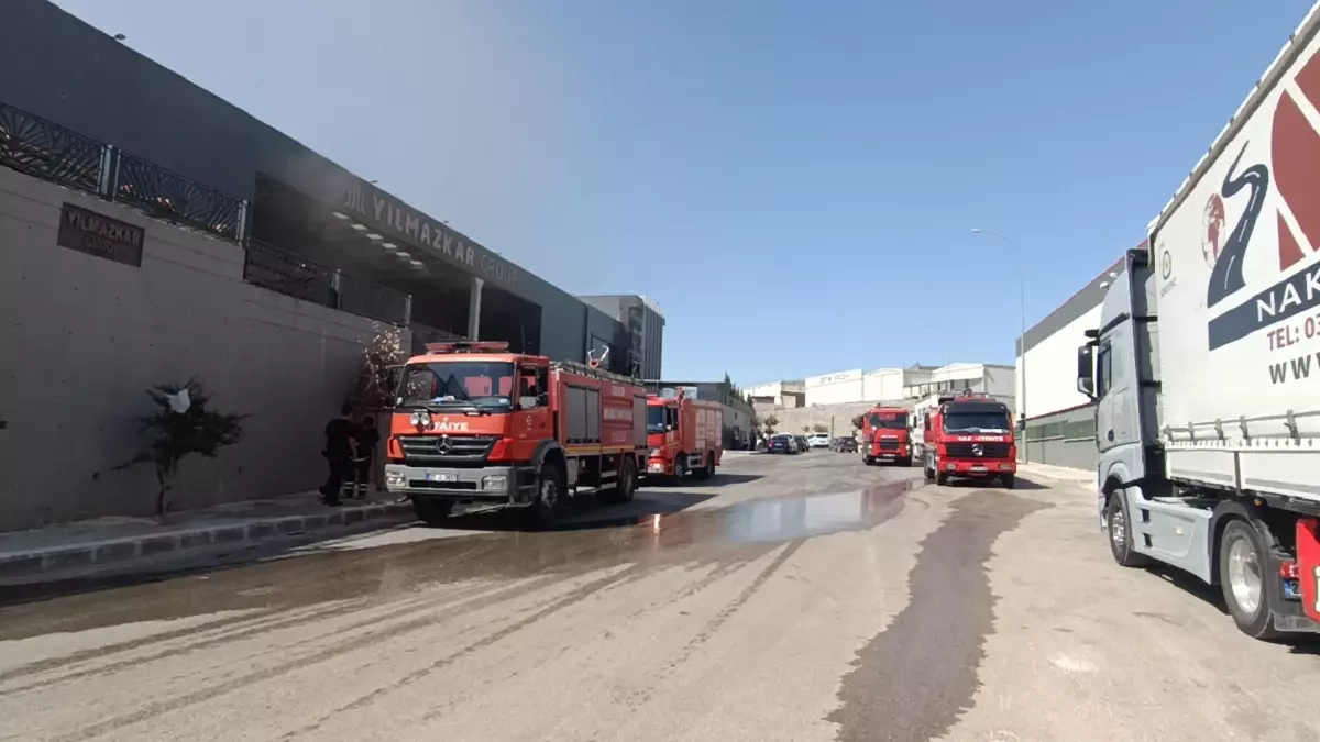Gaziantep'teki Islak Mendil Fabrikasında Yangın
