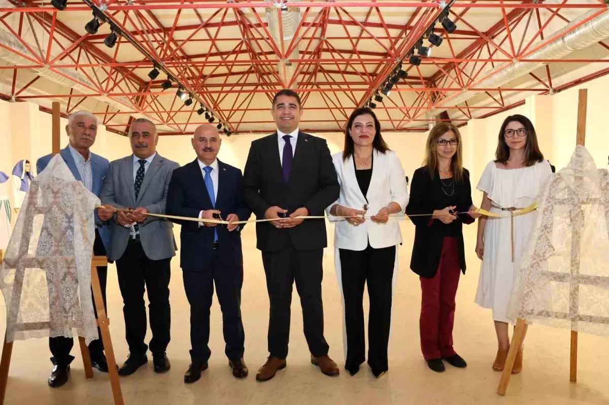 Düzce'de 'Zamansız, Sonsuz Yaz: Mısır'ın Işığında Bir Gardırop' Sergisi Açıldı