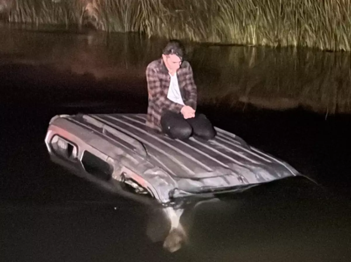 Erzurum'da Hafif Ticari Araç Karasu Nehri'ne Düştü
