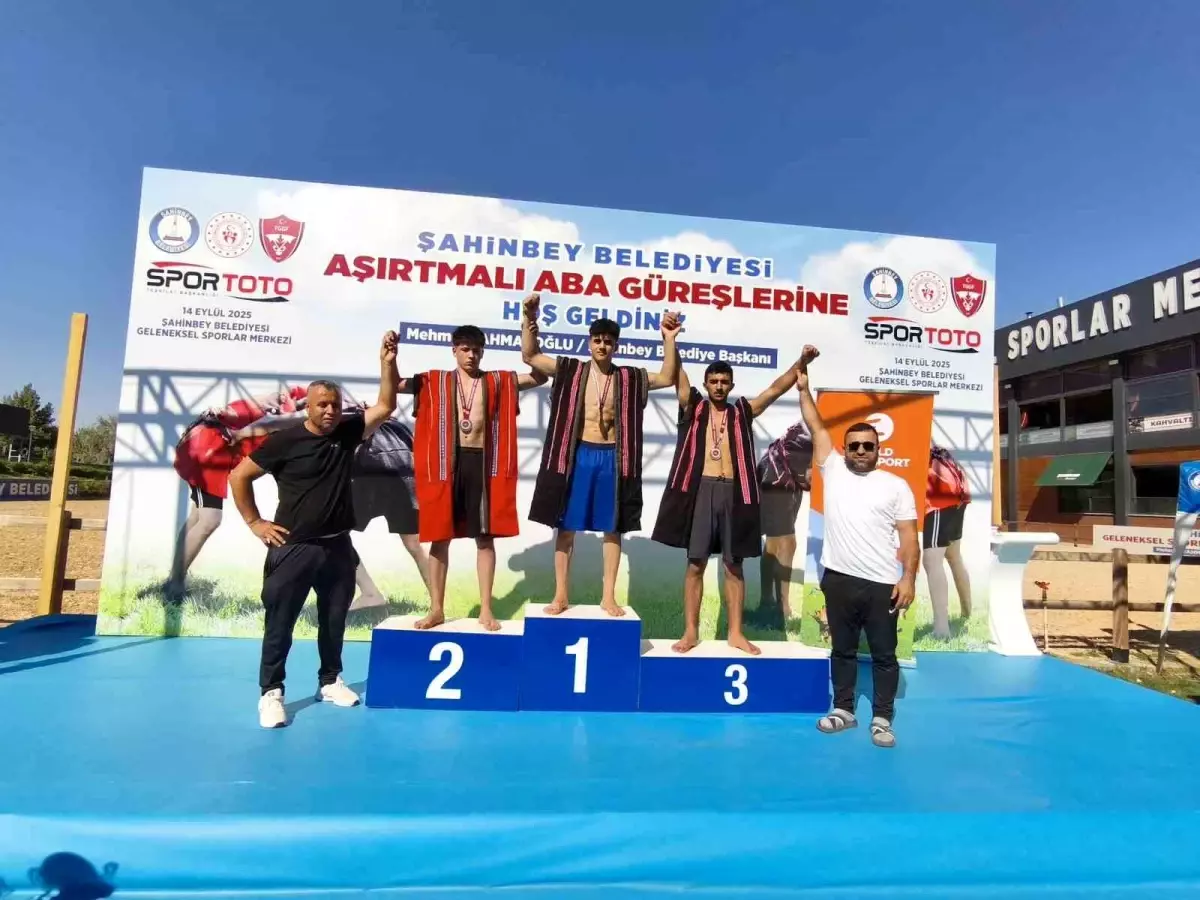 Hakkarili Sporcular Aşırtmalı Aba Güreşi Türkiye Şampiyonası'ndan 5 Madalyayla Döndü