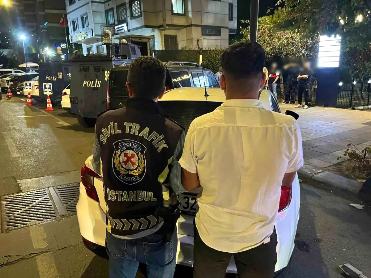İstanbul'da Tek Teker Üstünde Tehlikeli Yolculuk Yapan 4 Motosiklet Sürücüsü Yakalandı