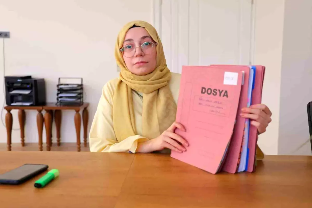Arkadaşına Güvenerek Kartını Veren Üniversite Öğrencisi Dolandırıldı
