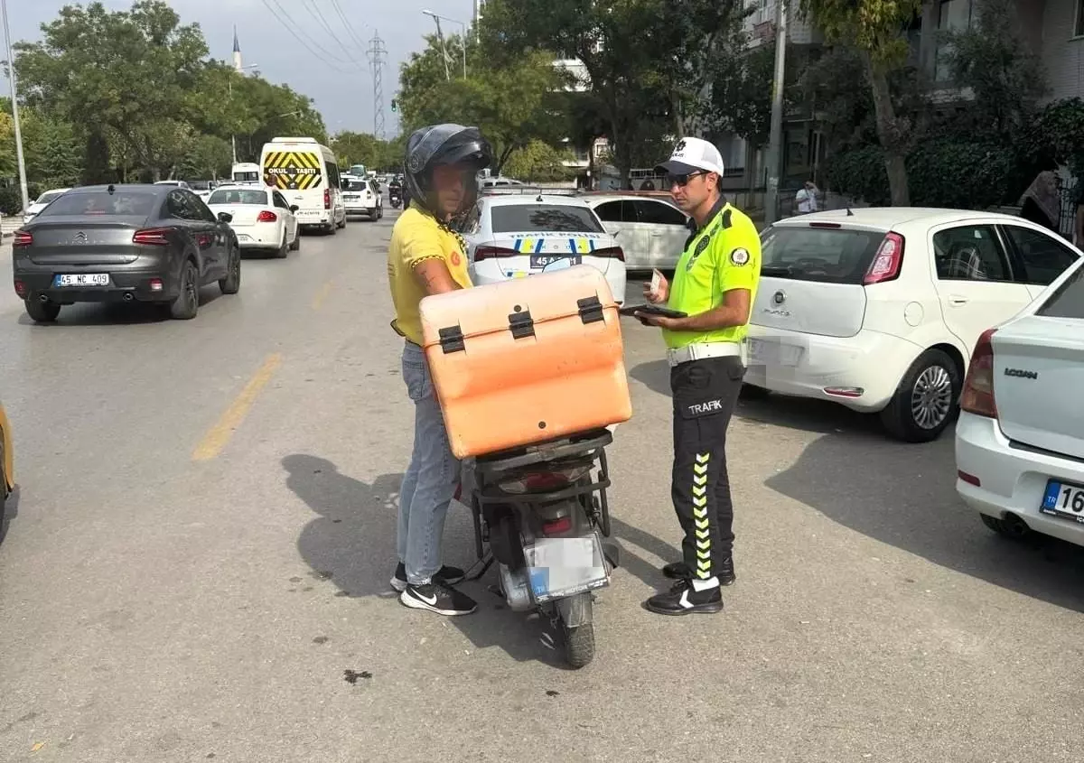 Manisa'da Kask ve Kaldırım Denetimlerinde 826 Sürücüye Ceza