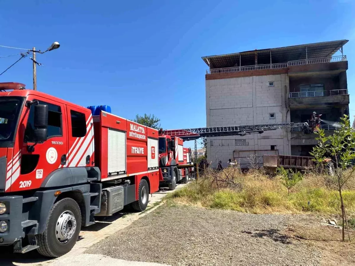 Malatya'da Apartmanda Yangın Çıktı
