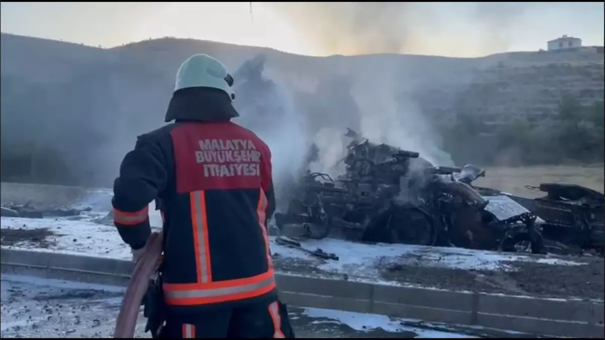 Malatya'da TIR Kazası: Gübre Yüklü TIR alev aldı