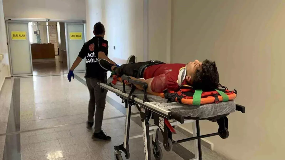 Adıyaman'da Motosiklet ve Otomobil Çarpıştı: 2 Yaralı