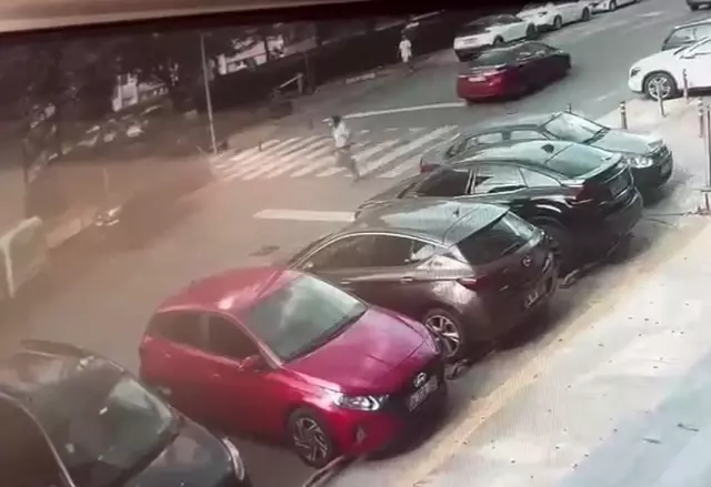 He shot his wife, who is in the process of divorce, in the leg and fled