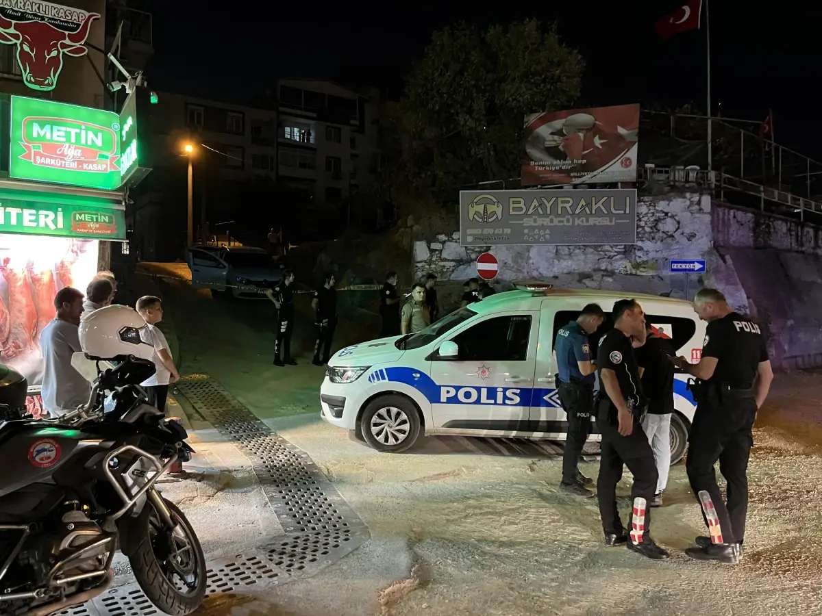 İzmir'de Tartışma Kanlı Bitti: Eşini Vuran Şüpheli Kendini de Yaraladı