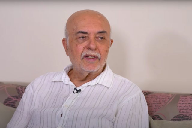 Master actor Settar Tanrıöğen lives in a two-room, one-living room apartment with his cat