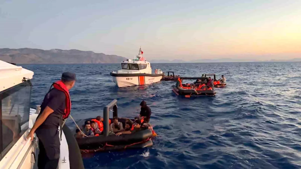 Marmaris'te 74 Düzensiz Göçmen Kurtarıldı, Kaçakçı Yakalandı