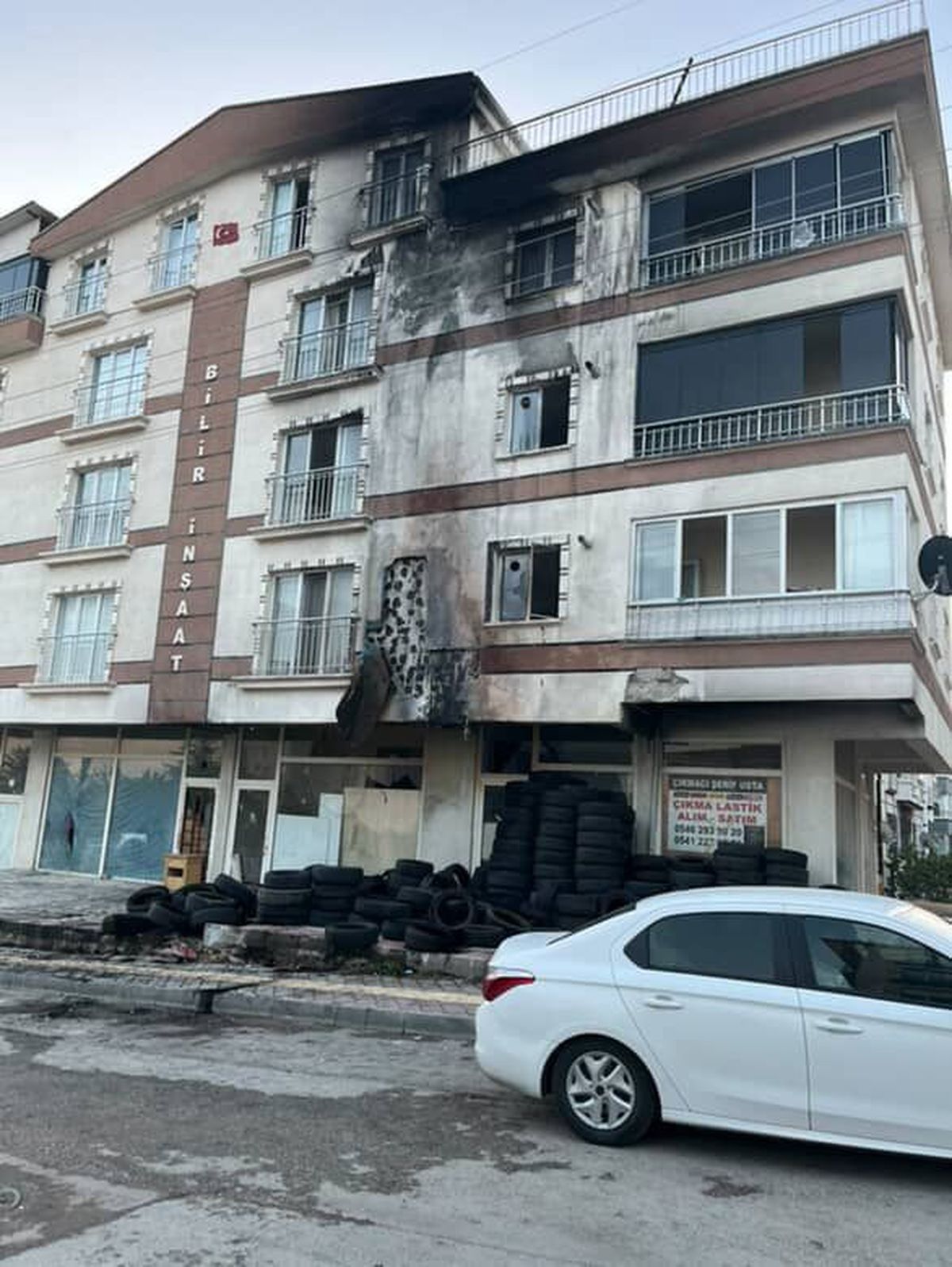 Sincan'da Lastik Satılan İş Yeri Ateşe Verildi