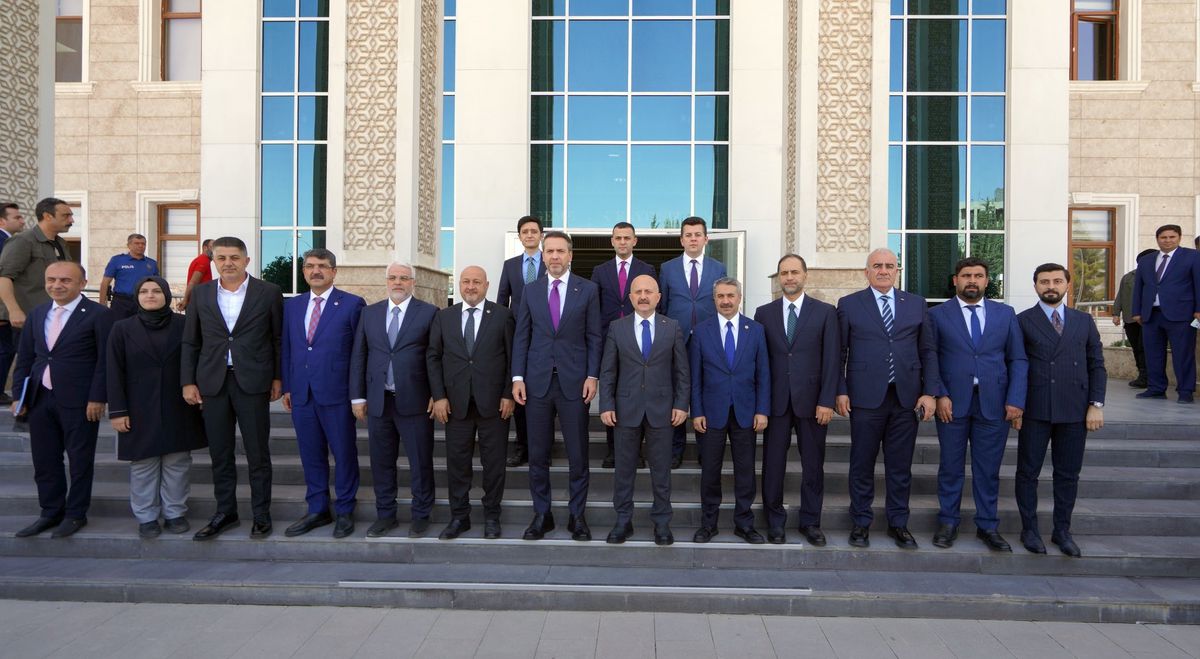 Enerji Bakanı Alparslan Bayraktar, Adıyaman'da Türkiye Yüzyılı Buluşmaları Toplantısına Katıldı